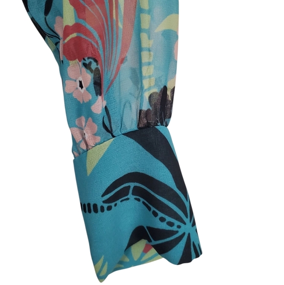 Bailey 44 Blue Floral Wrap Top. Size 4 - Picture 7 of 11